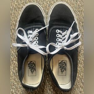 Black women’s Vans